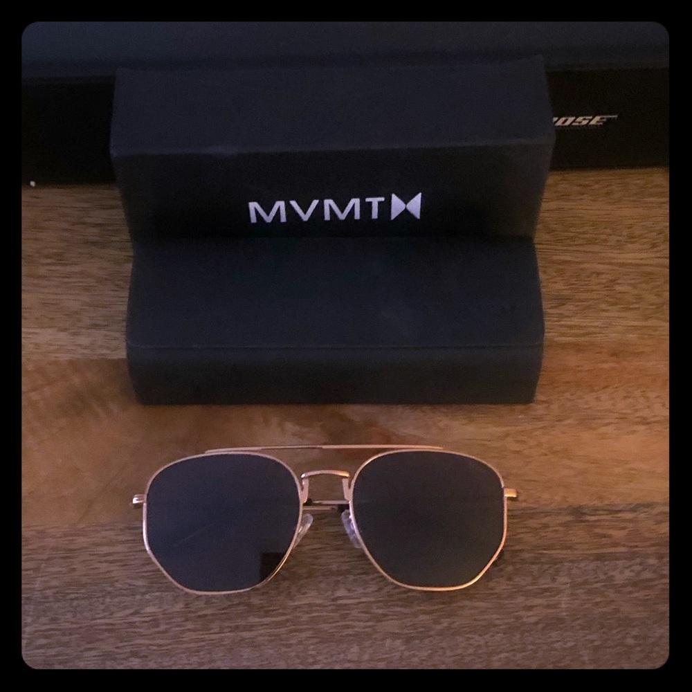 MVMT aviator sunglasses, like new, no scratches